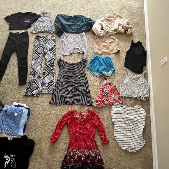 shirts, pants, bikinis - Picture 4 of 5